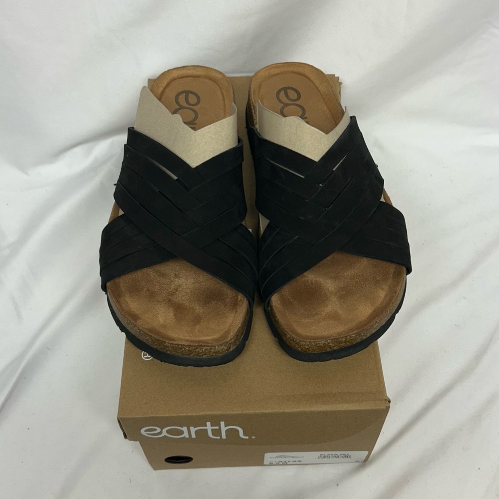 NIB Earth Atlas Women’s Leather Slip On Open Toe Sandals, size 8.5 M, black